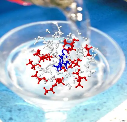 Qu'est-ce qui est le plus soluble dans l'eau-alcool ou le phénol ?