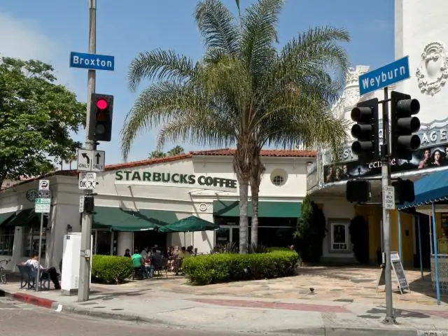 Ar UCLA miestelyje yra „Starbucks“?