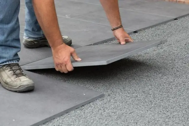 Wie pflegt man eine neue Betonterrasse?