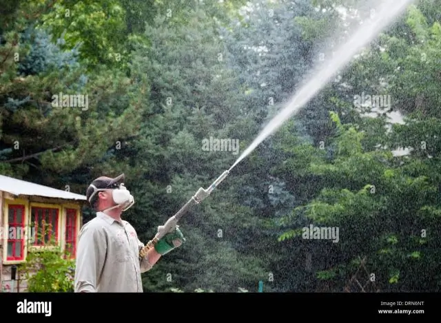 Jak se mohu stát certifikovaným aplikátorem pesticidů v Michiganu?