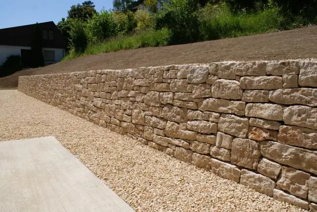 Wie trocknet man eine Steinmauer für den Bau?