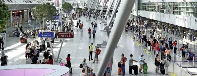 Quantes portes té l'aeroport de Kona?